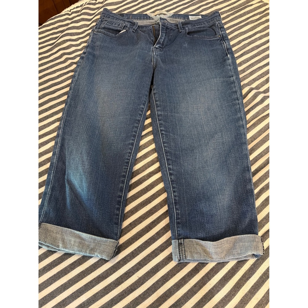 Levis Womens Medium Wash Cuffed Denim Capri Jeans Size 8 Button Flap Pocket Blue